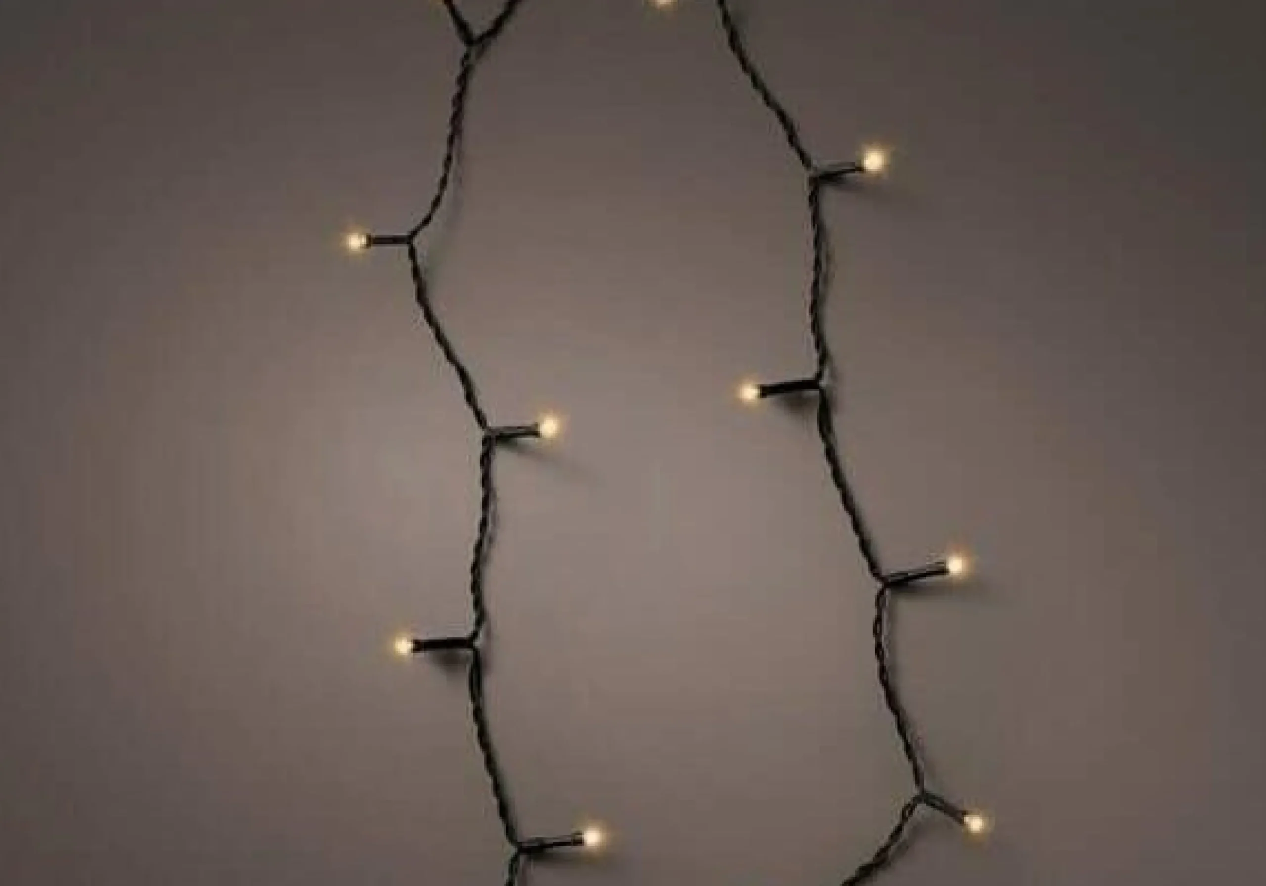 Christmas Land Outdoor Christmas Lights*192 Durawise Classic Warm White Battery Christmas Lights With Timer (Black Wire)