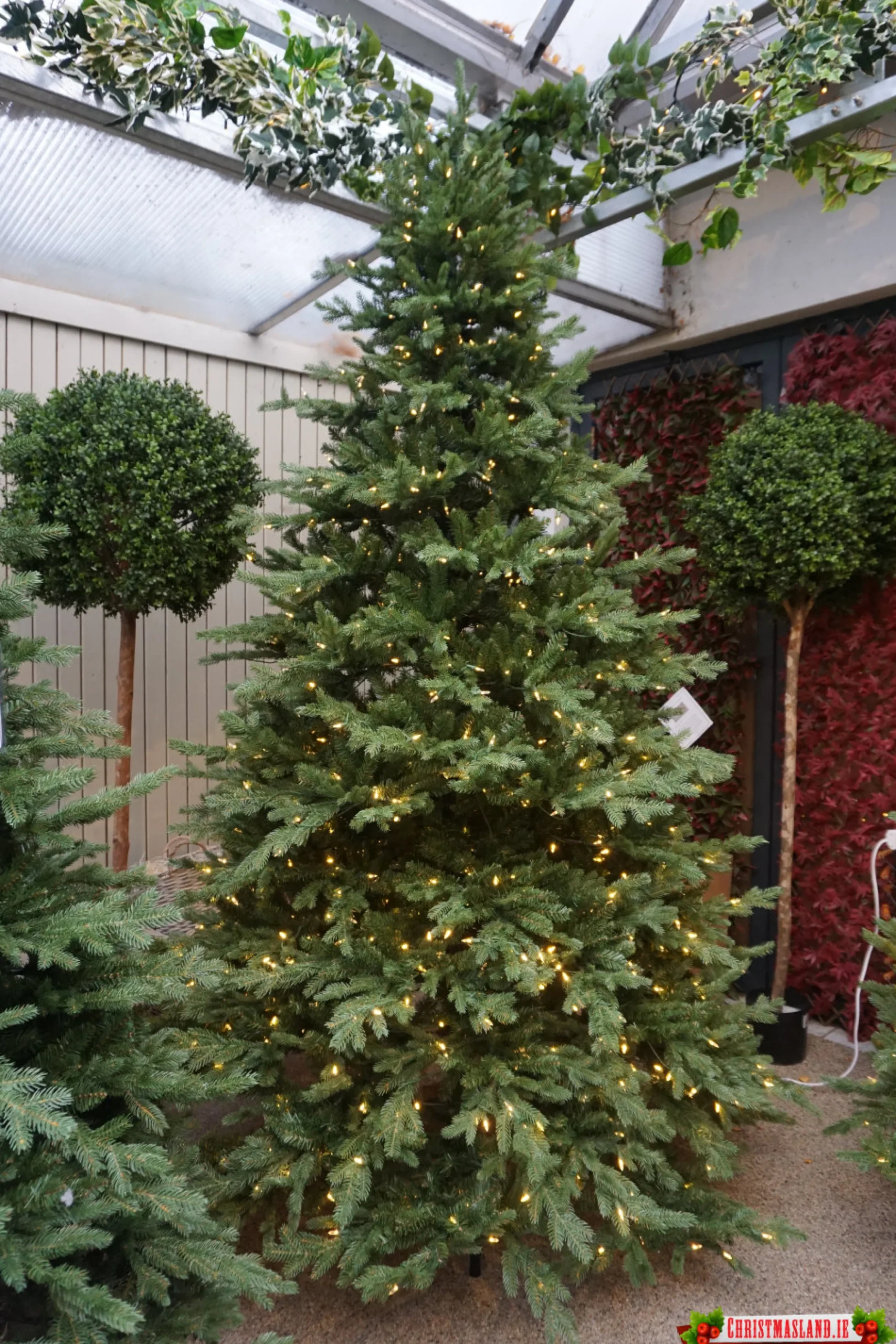Christmas Land Pre-Lit Christmas Trees-9Ft Feel Real Vienna Fir Pre-Lit Artificial Christmas Tree